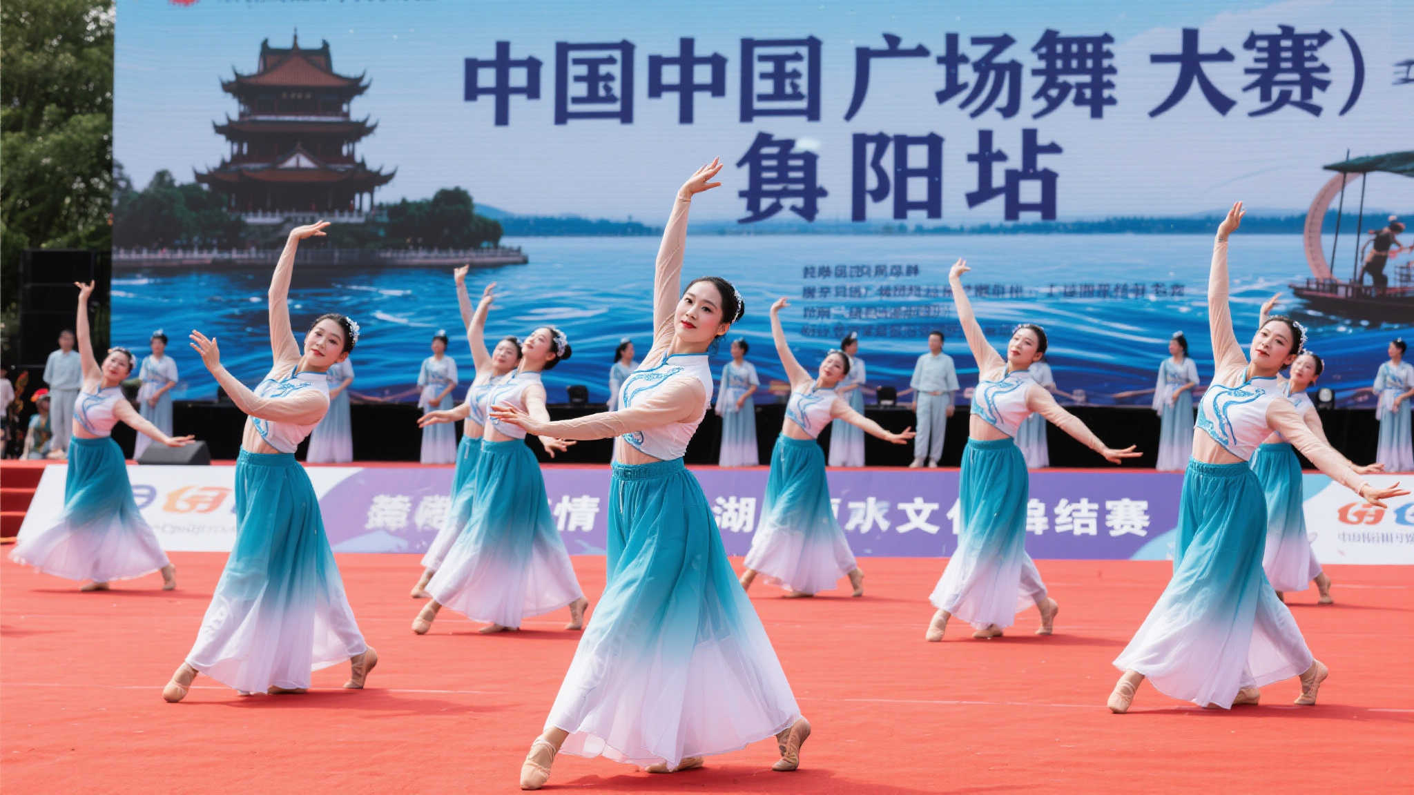 並且經常參